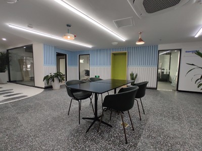 小面积办公室装修技巧：低成本装出宽敞感