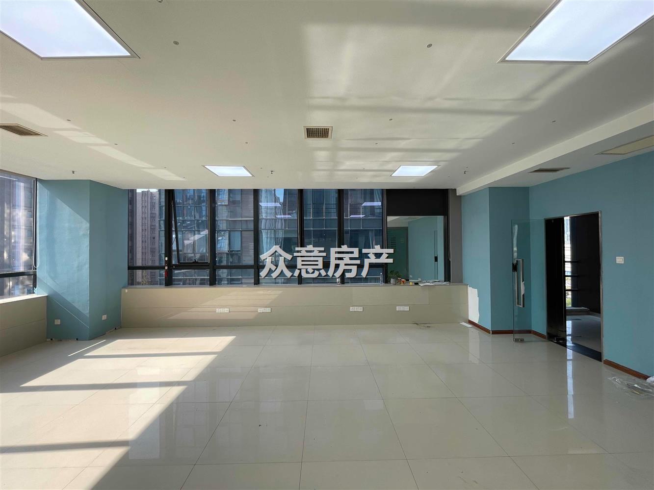 户型方正，实用面积大，120平米，精装修，靠